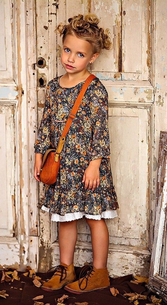 کودک شیک‌پوش و خوش تیپی که با مد روز لباس می پوشد - 3