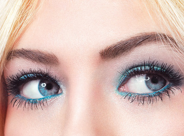 blue-eyeliner