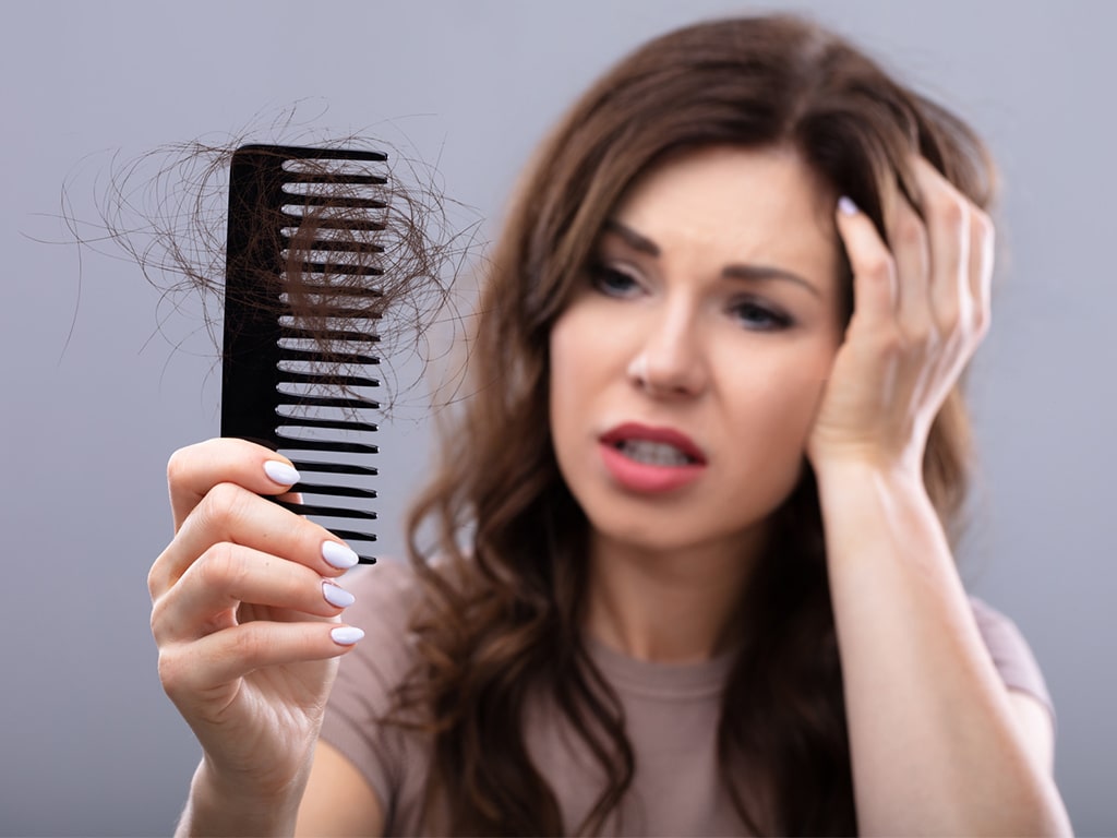 02 min 3 - 9 علت ریزش مو در زنان و 10 درمان سریع