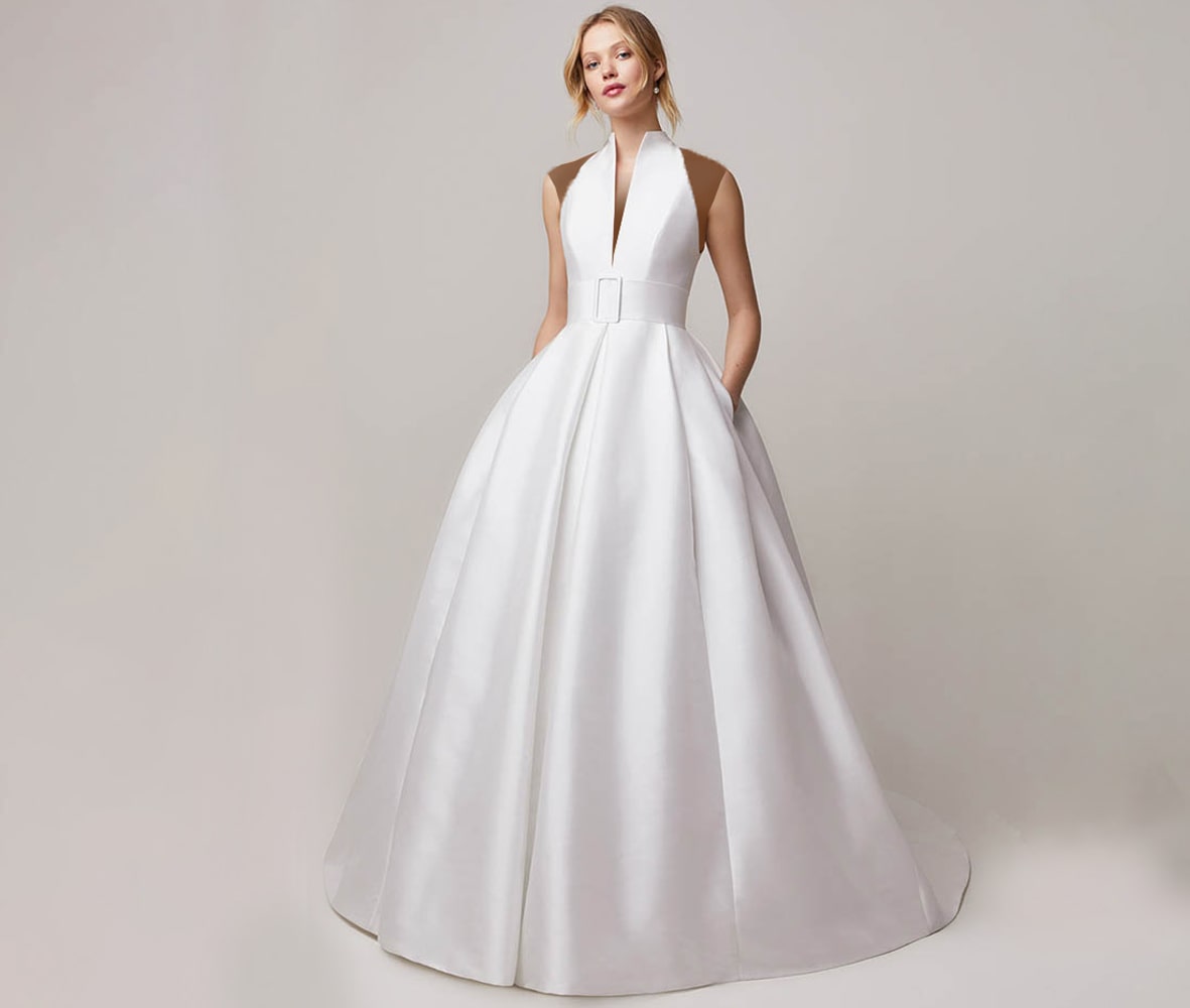 مدل لباس عروس با یقه هالتری یا پوشیده