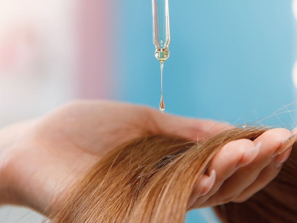 استفاده از انواع روغن‌ها برای سلامت مو بسیار مفید است