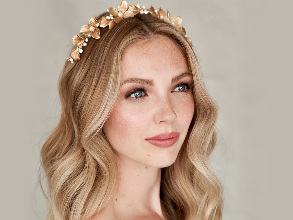 آرایش عروس با مدل موی گلدار
