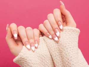 عکس اصلی min 9 768x576 1 - 20 ایده جذاب برای طرح ناخن پاییزی 1402