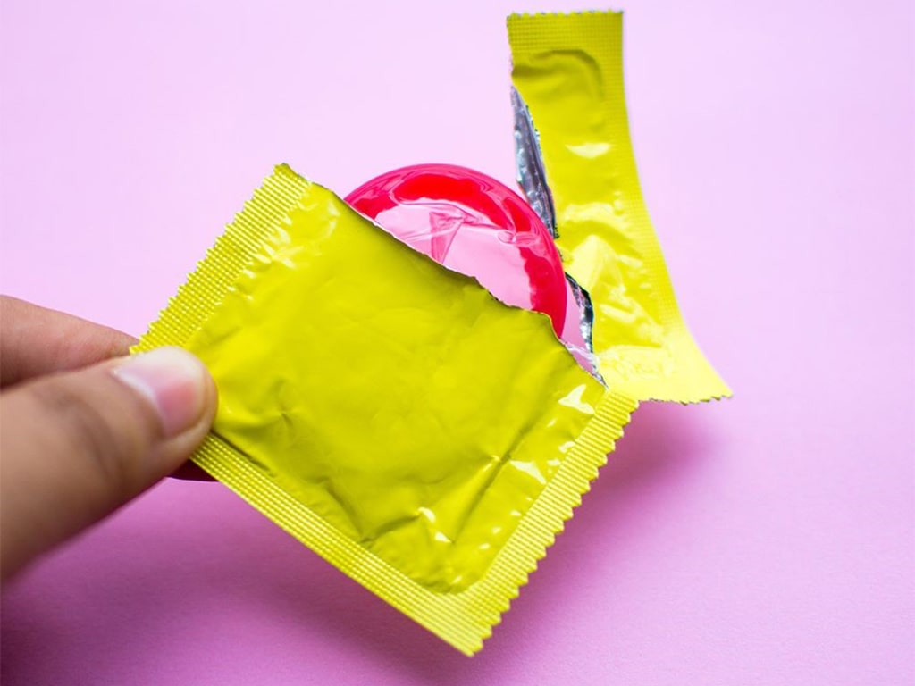 استفاده نادرست از کاندوم می‌تواند باعث بروز مشکلات مختلفی در افراد شود.
