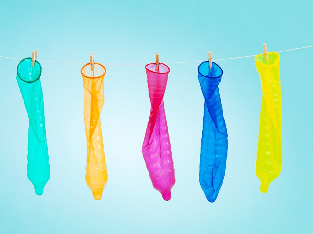 کاندوم‌ها در شکل‌ها و اندازه‌های مختلفی به بازار عرضه می‌شوند.