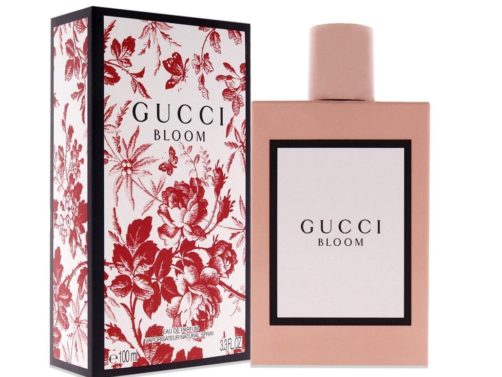 عطر Guuci Bloom و بسته‌بندی باکیفیت آن نیز به ترکیبات و پایه گل آن اشاره دارد.