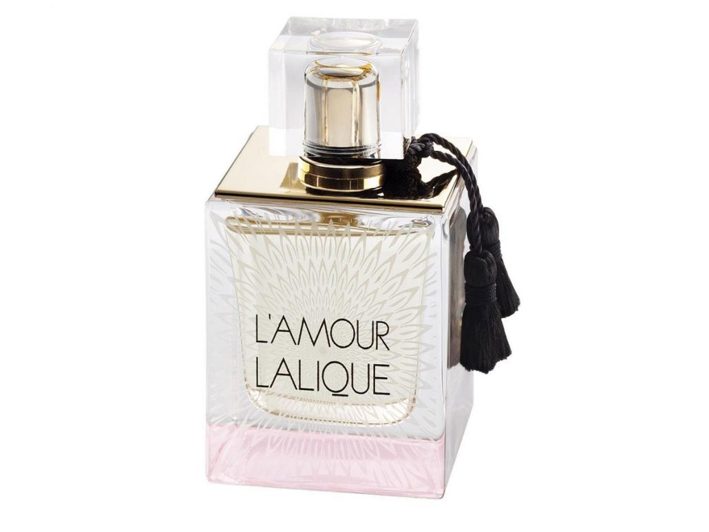 Lalique Le Amoure با ظاهری زیبا و رایحه‌ای فریبنده عطر زنانه پرفروشی در سراسر جهان محسوب می‌شود.