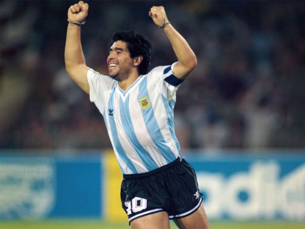 تیم ملی آرژانتین با لباس سفید و آبی مشهور خود یکی از زیباترین لباس‌های جام جهانی است.