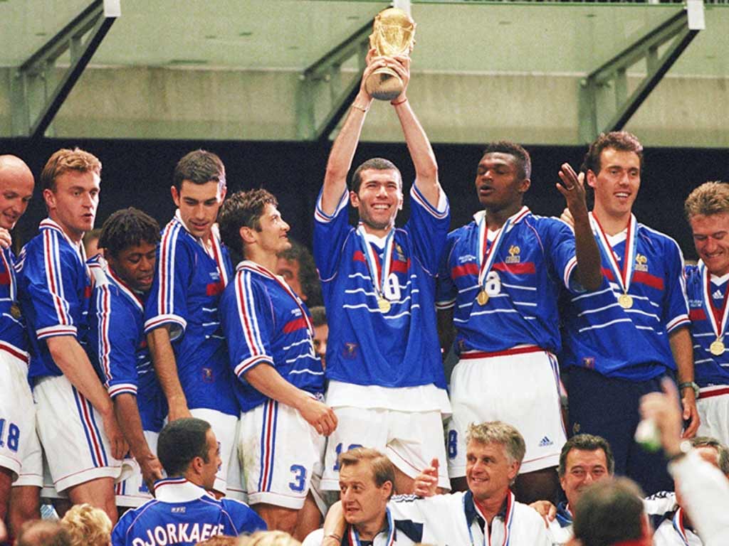 لباس تیم ملی فرانسه در جام جهانی 1998 شگفتی آفرید.