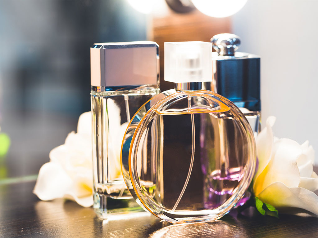 از طریق ظاهر عطر می‌توانید تشخیص دهید عطر منقضی شده یا خیر