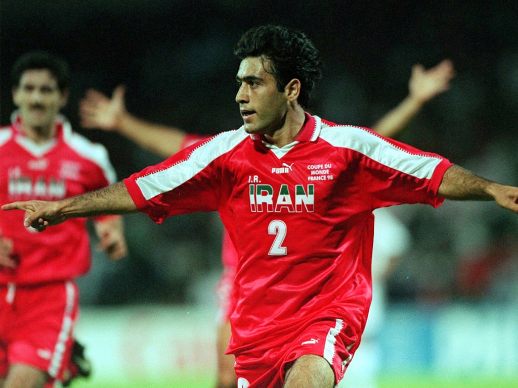 در جام جهانی 1998یکی از رنگ‌های لباس تیم ملی ایران قرمز بود.