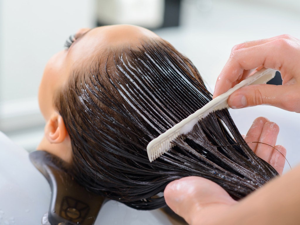 استفاده از لوسیون مو نیاز به آبکشی بعد از آن دارد.