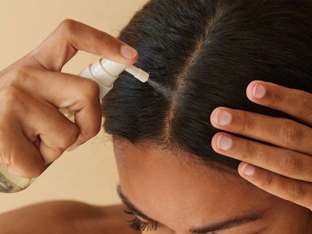 استفاده از تونیک‌ها و ماساژ پوست سر به سلامت موها کمک زیادی می‌کند