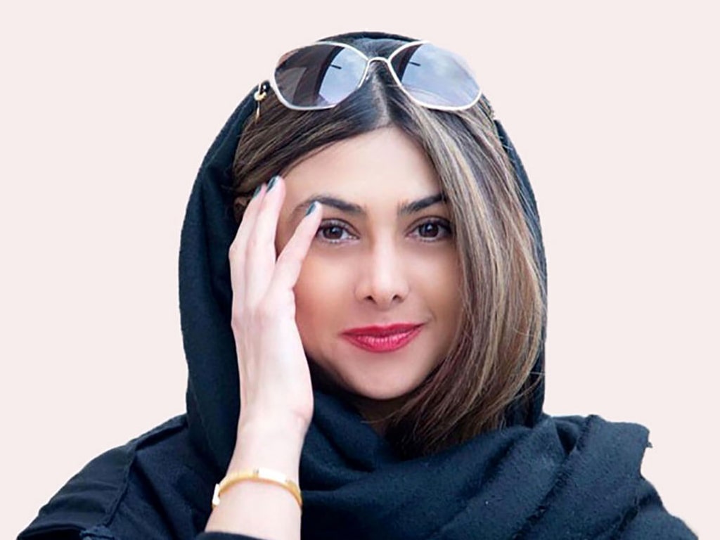 آزاده صمدی یکی از 20 کاندیدای زیباترین زن ایران در بین بازیگران و راز محصول شادابی و طراوت پوست او