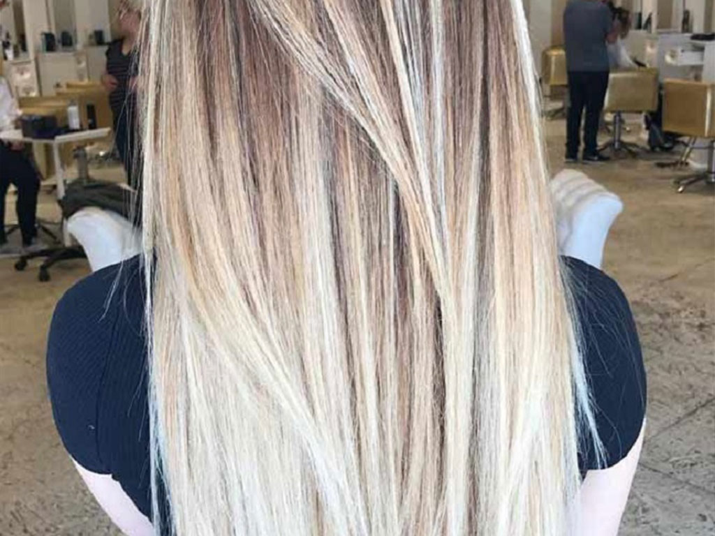 یک نمونه از موهای رنگ شده با تکنیک آمبره