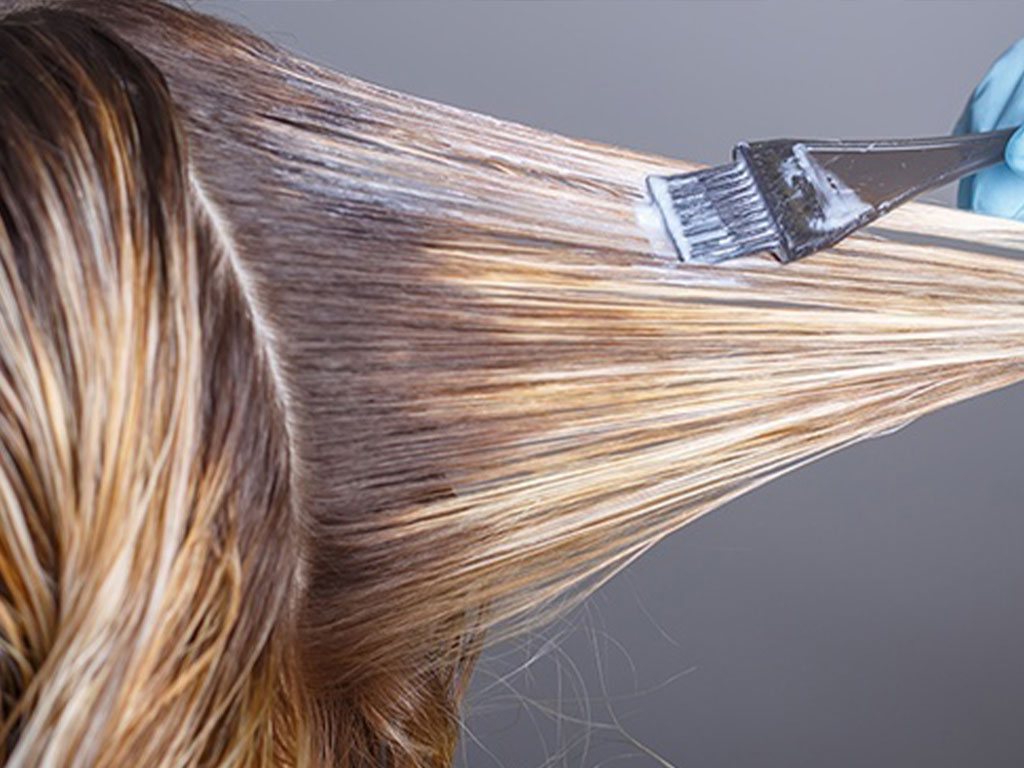 مشخص کردن مرز رنگ مو و موی طبیعی.