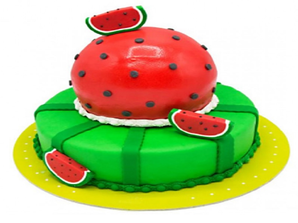 کیک با پایه سبز رنگ و قسمت فوقانی قرمز با تزئین برش‌هایی از هندوانه ایده مناسبی برای پذیرایی شب یلدا به شمار می‌رود.
