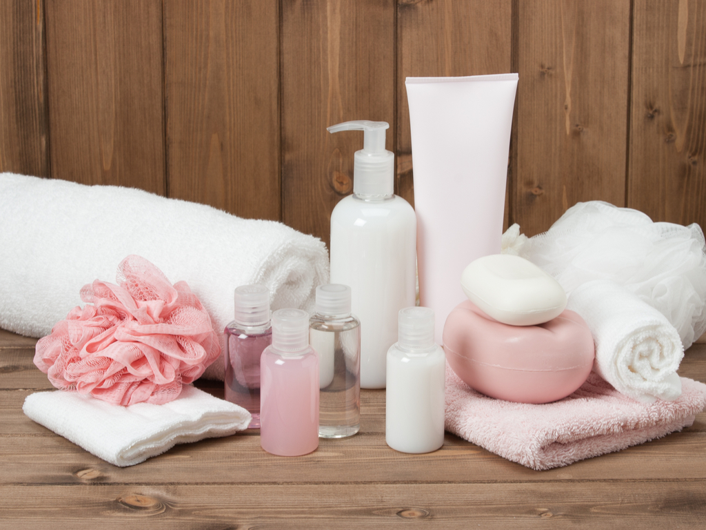 یکی از تفاوت‌های اصلی ژل حمام با سایر مواد شوینده بدن مانند صابون، در ساختار و شکل آن است.