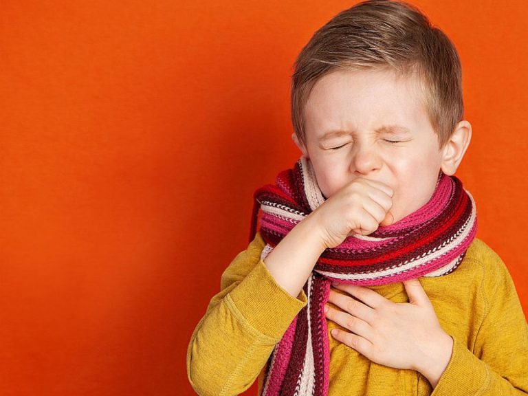 ۵ روش خانگی درمان سرفه کودکان