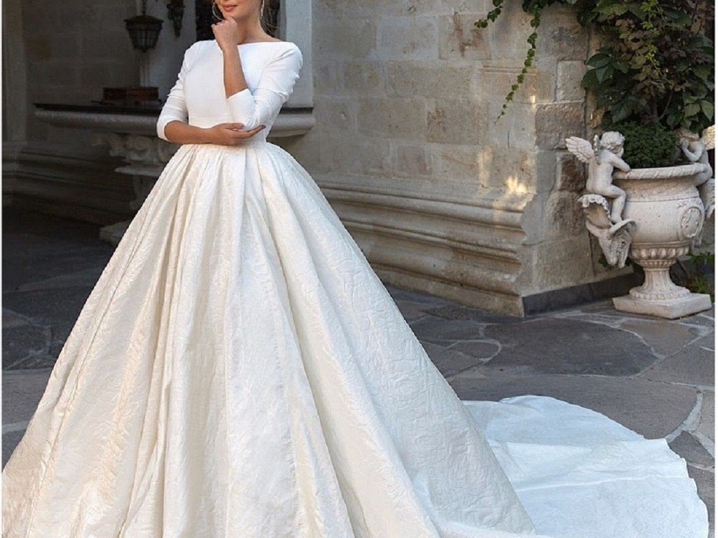لباس عروس با دنباله پرنسسی