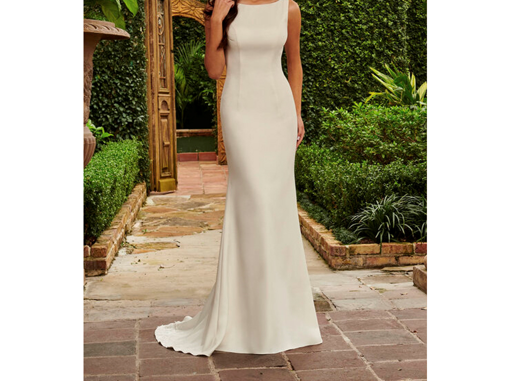 مدل یازدهم: لباس عروس جدید با یقه اسکوپی