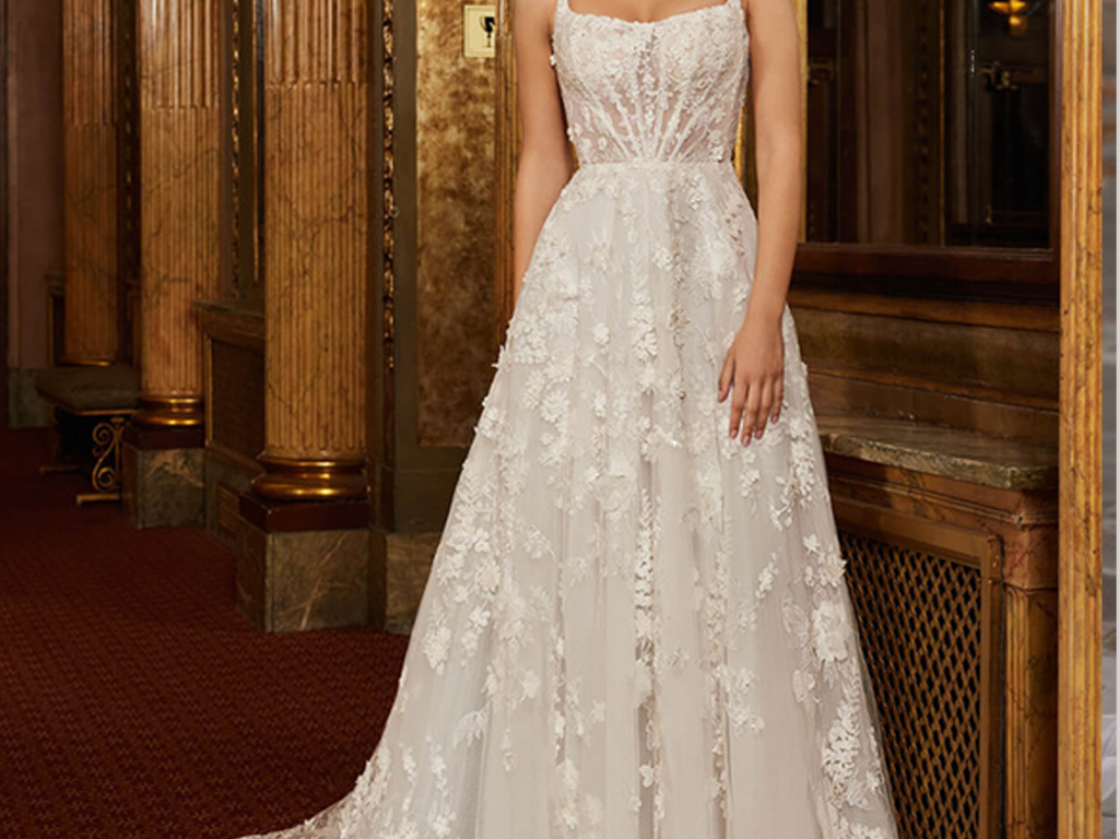 لباس عروس بلند گلدوزی شده