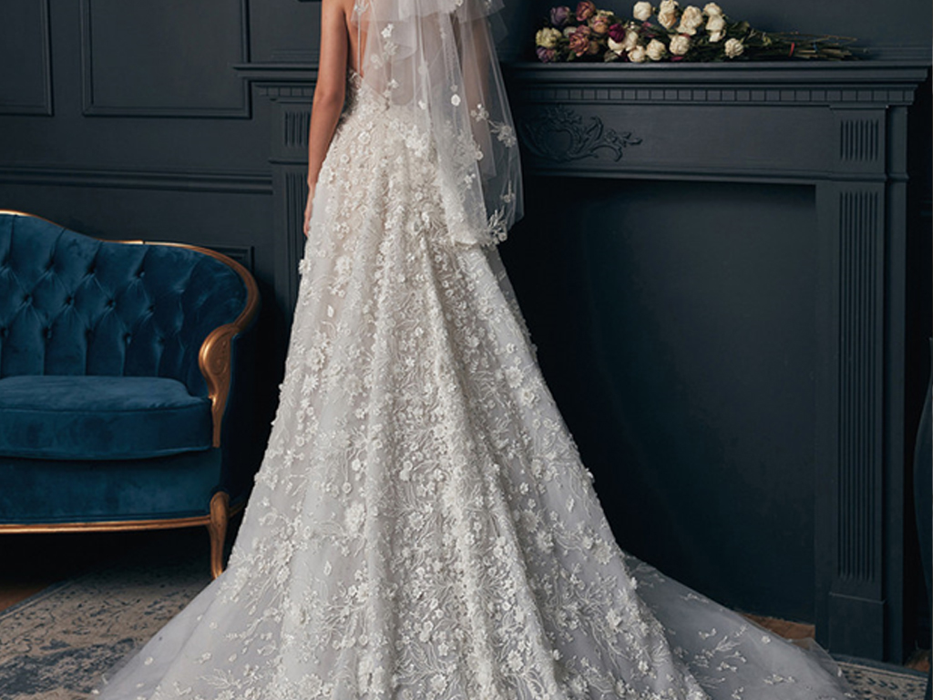 مدل بیست و دوم: لباس عروس با تزئینات سه بعدی