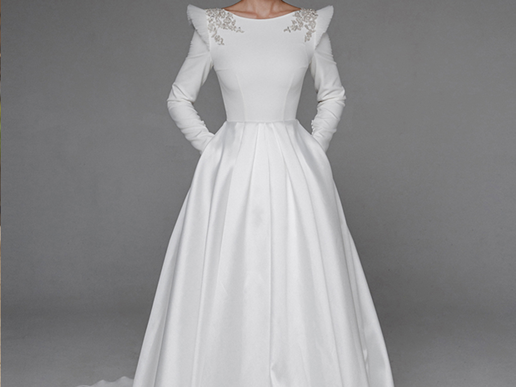 لباس عروس با مدل آستین توری طرح دار