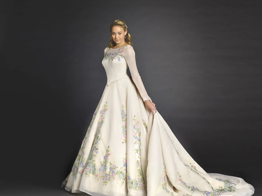 لباس عروس بلند با گلدوزی های رنگی