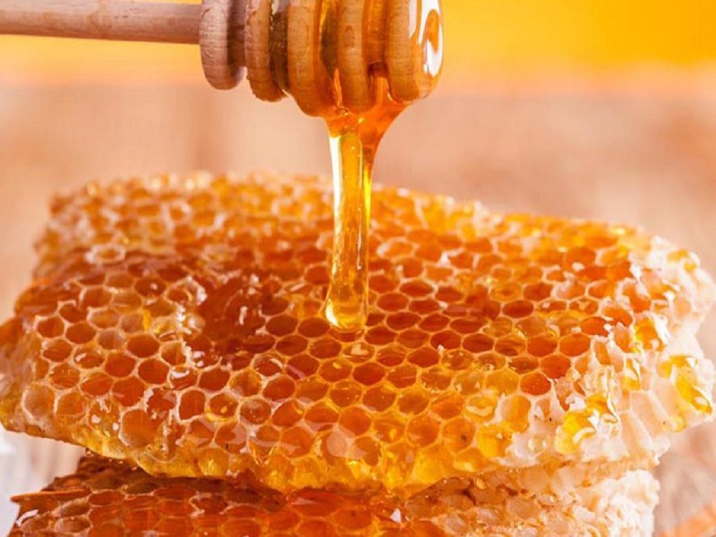 درمان خشکی لب با عسل