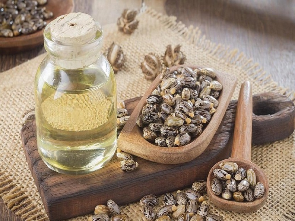 روغن کرچک برای ضخیم شدن مو