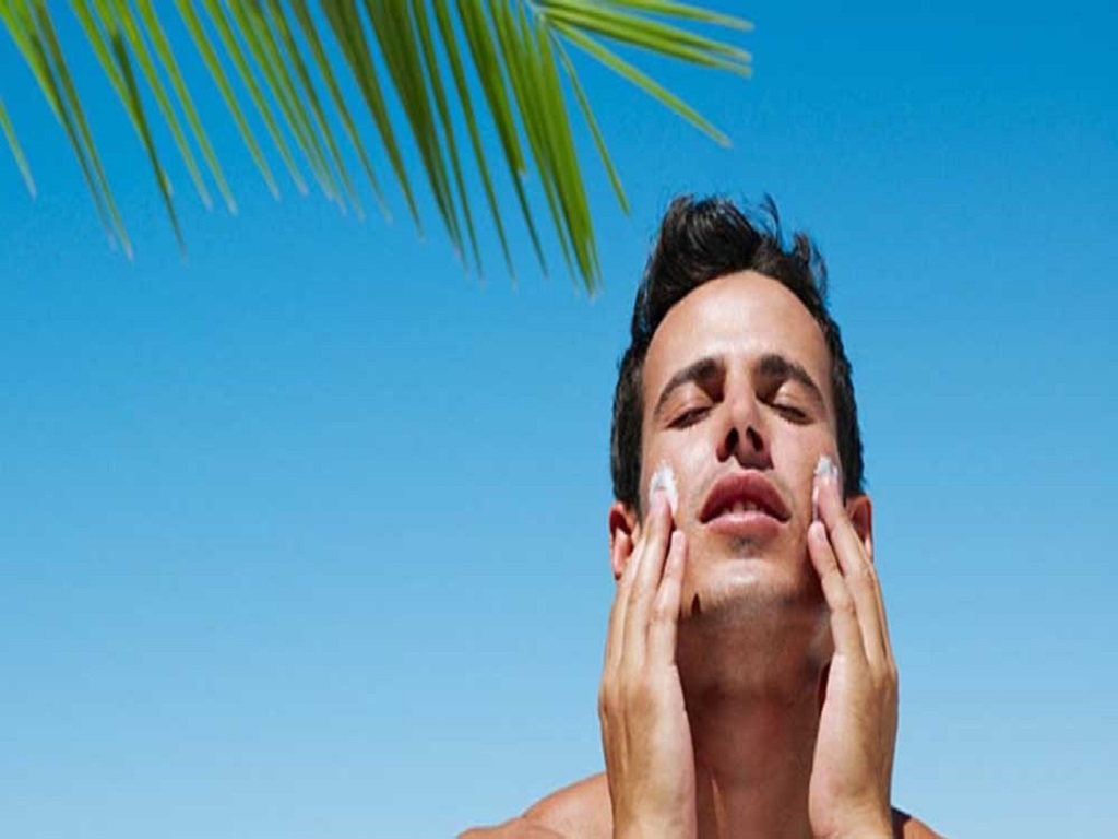 به چه دلیل باید مردان هم از کرم ضد آفتاب استفاده کنند؟