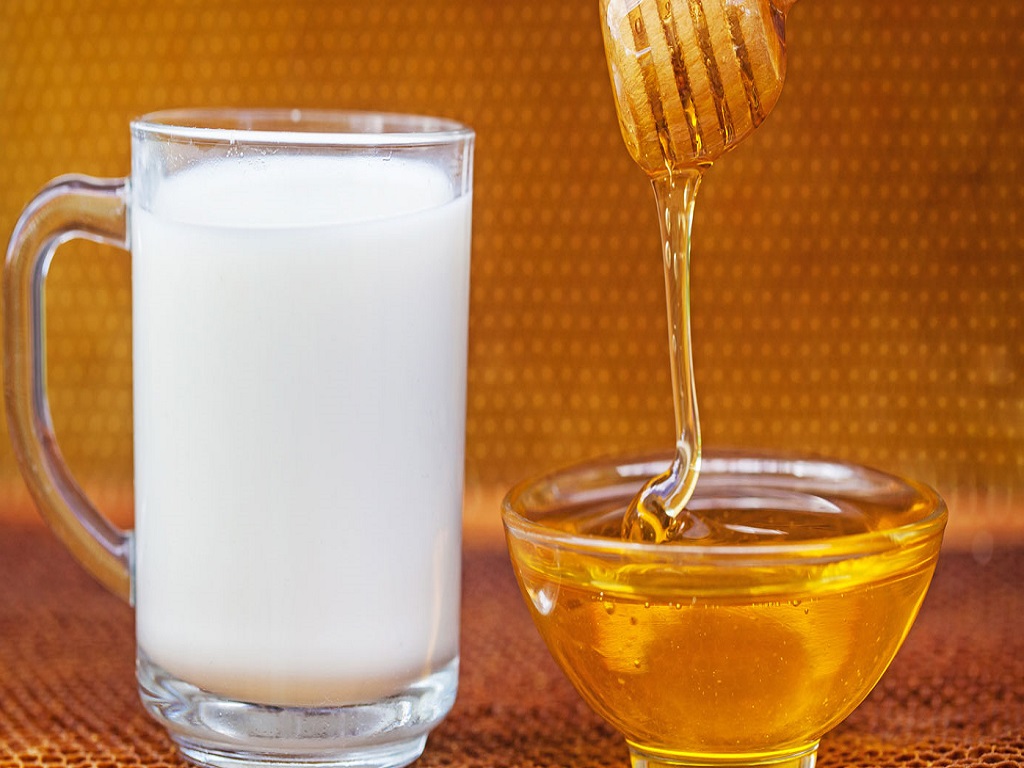 ترکیب شیر و عسل جهت درمان خشکی پوست دست