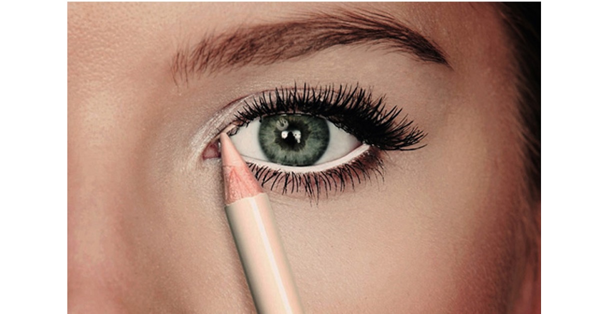 استفاده از مداد داخل چشم