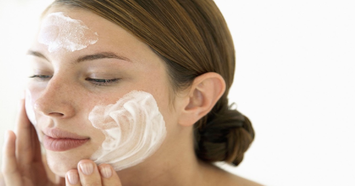 فواید کرم مرطوب کننده برای پوست صورت چیست؟