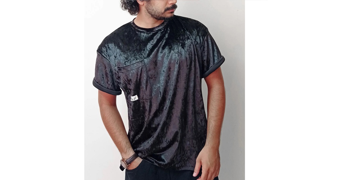 تی شرت مردانه مخمل مشکی دیورسو Diverso مدل 4081