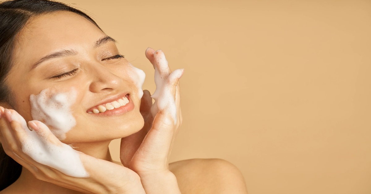 روش صحیح استفاده از شوینده AHA برای پوست