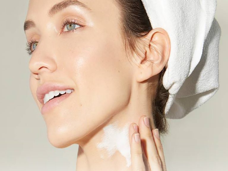 راه‌های مراقبت از پوست گردن برای داشتن پوستی صاف و شاداب
