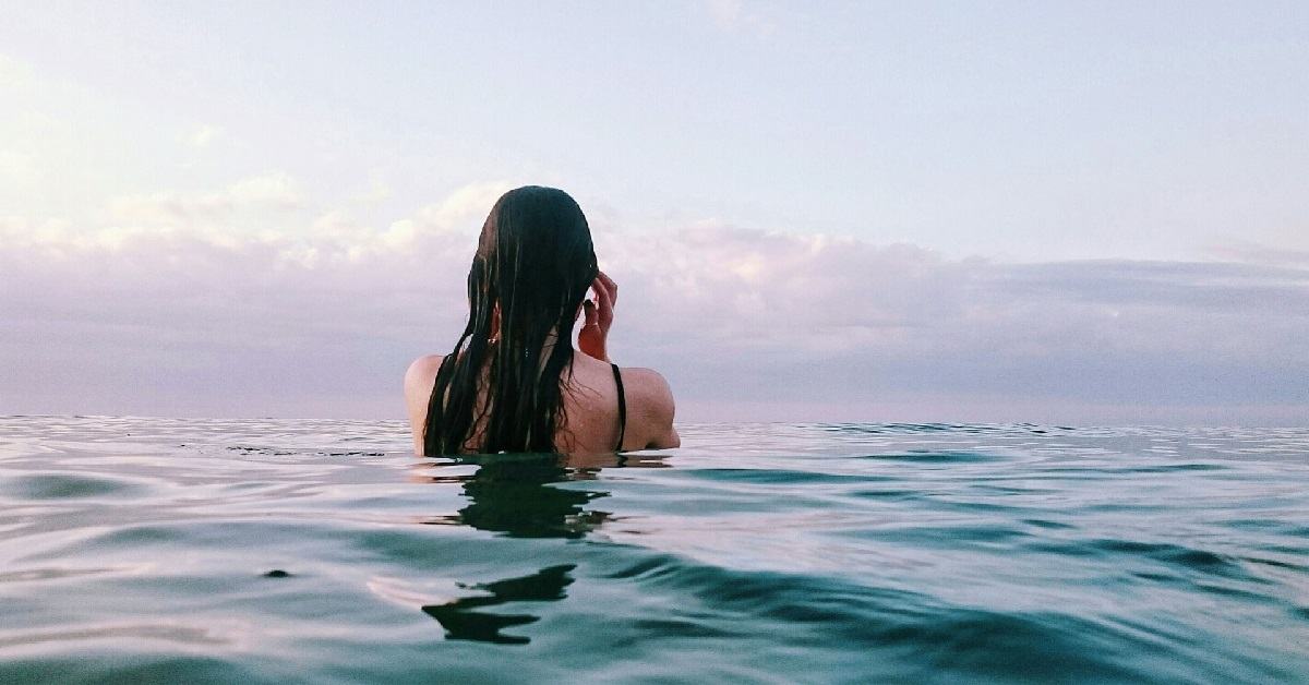 زمان شنا در استخر