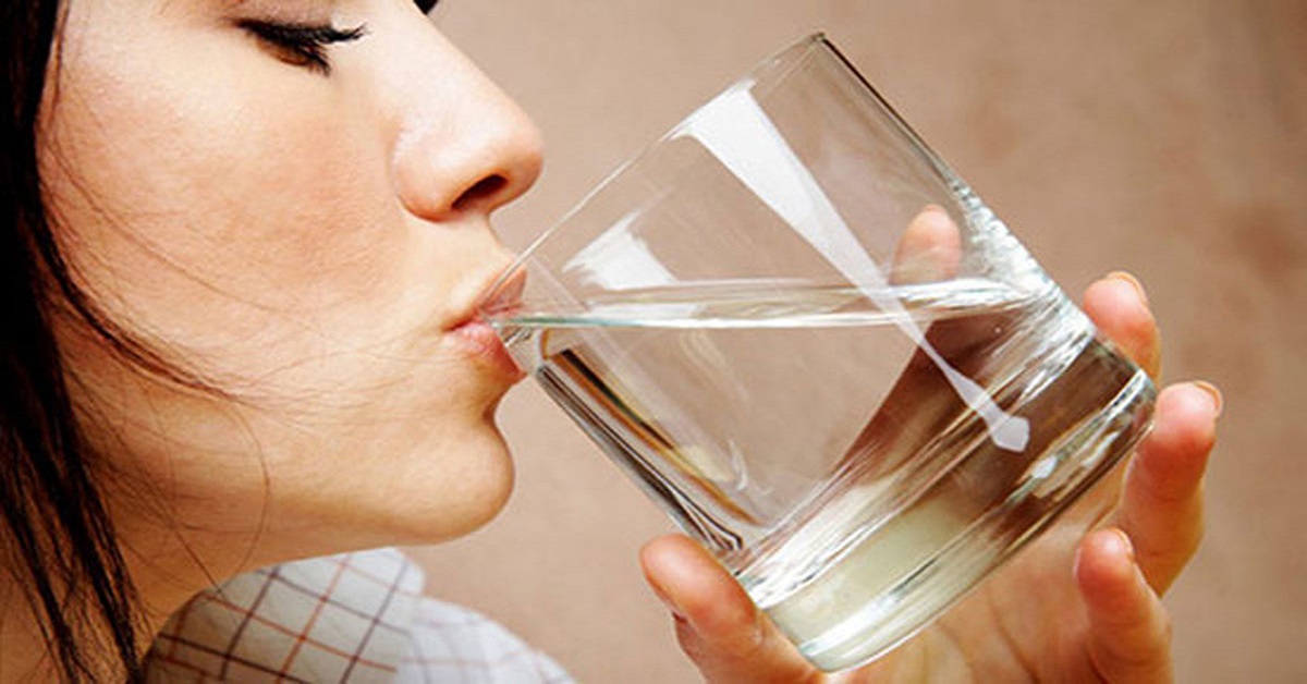 7 فایده نوشیدن آب برای پوست که باید بدانید