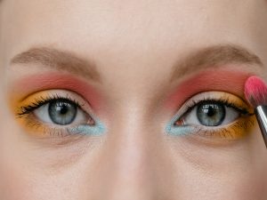 سایه چشم چیست و چه کاربردی در آرایش چشم دارد