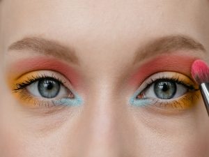 سایه چشم چیست و چه کاربردی در آرایش چشم دارد