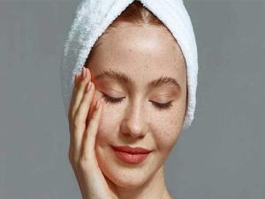 آشنایی با علل و درمان خشکی پوست صورت با روش‌های موثر خانگی
