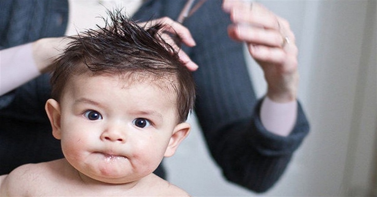 چگونه به فرزند خود سشوار کشیدن موی کودک را آموزش بدهیم؟