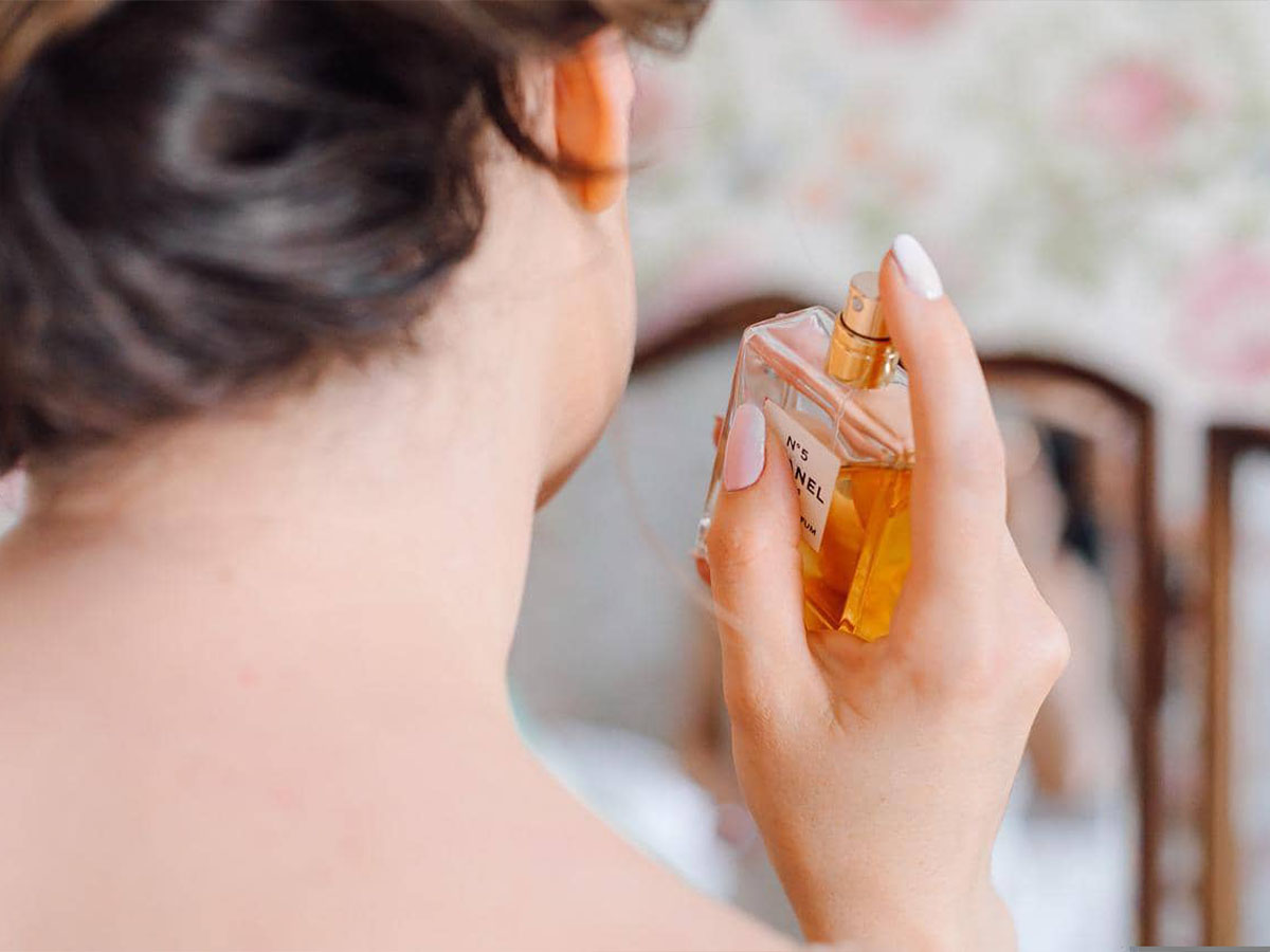 10عطر زنانه گرم و شیرین برای پاییز و زمستان - 7 عطر زنانه گرم و شیرین برای پاییز و زمستان