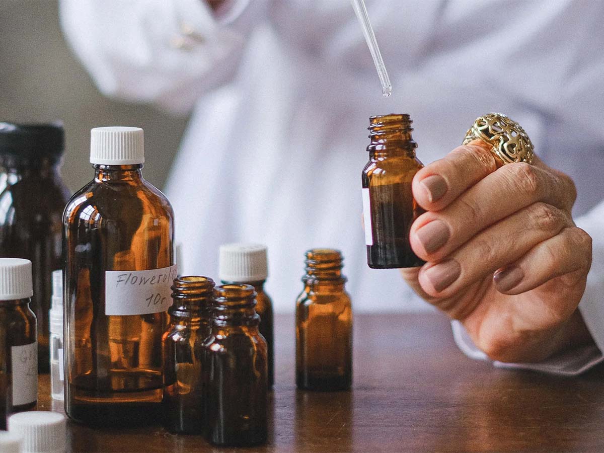 راز تغییر بوی عطر در طول روز آشنایی با نتهای عطر 3 تغییر بوی عطر در طول روز 3 - راز تغییر بوی عطر در طول روز آشنایی با نتهای عطر